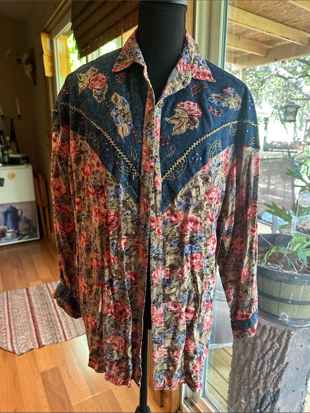 Jane Ashley Floral Beaded Western-Style Button-Up in Pink and Black